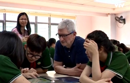 CEO Tim Cook cùng trẻ em Việt Nam khám phá kiến thức môi trường