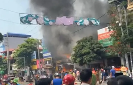 Cháy lớn tại một siêu thị ở Sơn La