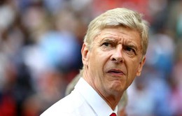 HLV Arsene Wenger khẳng định Arsenal sẽ mua thêm trung vệ