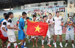U19 VN ăn mừng chiến thắng với ảnh Đại tướng Võ Nguyên Giáp