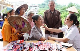 Khám và cấp thuốc miễn phí cho người nghèo ở Điện Biên 