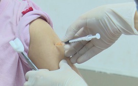 Bộ Y tế: Còn 5 địa phương có tỷ lệ tiêm mũi 1 vaccine phòng COVID-19 cho trẻ từ 5 - 11 tuổi thấp hơn bình quân cả nước