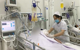 Vụ ngộ độc Botulinum tại TP Hồ Chí Minh: Bệnh viện Chợ Rẫy nỗ lực cứu chữa 2 bệnh nhân