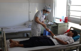 Tích cực điều tra, xác định nguyên nhân vụ việc hàng loạt học sinh nghi ngộ độc tại Nha Trang