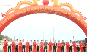 Thủ tướng Chính phủ dự lễ cắt băng khánh thành tuyến đường ven biển Bình Định
