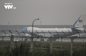 Máy bay Air Force 1 chở Tổng thống Mỹ cất cánh khỏi Nội Bài, khép lại Hội nghị Thượng đỉnh Mỹ - Triều lần 2