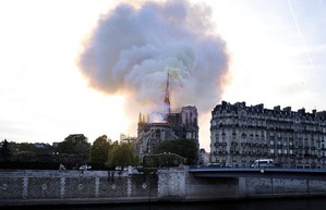 Cháy Nhà thờ Đức Bà Paris