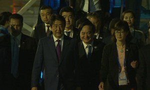 Video: Thủ tướng Nhật Bản Shinzo Abe đến Đà Nẵng dự Tuần lễ Cấp cao APEC