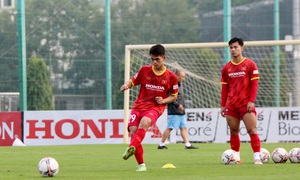 ĐT Việt Nam bắt đầu rèn chiến thuật, Bùi Tiến Dũng tiết lộ mục tiêu trước Borussia Dortmund