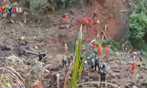 Trung Quốc dồn lực cứu hộ vụ máy bay rơi
