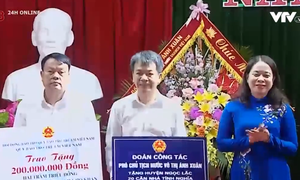 Phó Chủ tịch nước dự khai giảng năm học mới tại Thanh Hóa