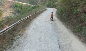 Quảng Trị: Tuyến đường miền núi xuống cấp, gây mất an toàn giao thông