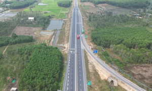 Cao tốc Cam Lộ - La Sơn cấm xe tải trọng lớn