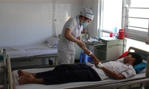 Tích cực điều tra, xác định nguyên nhân vụ việc hàng loạt học sinh nghi ngộ độc tại Nha Trang