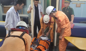 Kịp thời cứu nạn thuyền viên bị đột quỵ khi hành nghề trên vùng biển Hoàng Sa