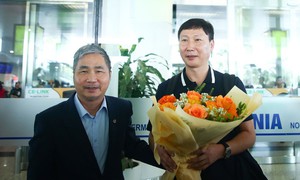 HLV Kim Sang Sik có mặt tại Hà Nội, bắt đầu hành trình cùng bóng đá Việt Nam