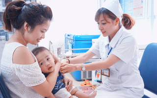 TP. Hồ Chí Minh: 13.000 liều vaccine 5 trong 1 đã phân bổ về các trung tâm y tế