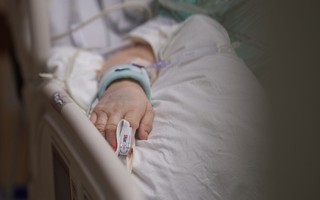 Bệnh nhân 72 tuổi mắc COVID-19 hơn 600 ngày