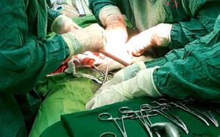 Phẫu thuật cấp cứu bệnh nhân thai ngoài tử cung đoạn kẽ nguy hiểm