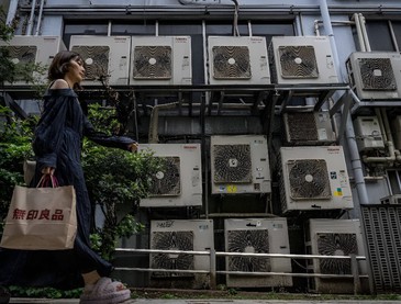 Nhu cầu sử dụng máy điều hòa tăng cao do nắng nóng kỷ lục ở châu Á