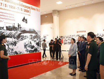 Lào khai mạc triển lãm ảnh kỷ niệm 70 năm chiến thắng Điện Biên Phủ