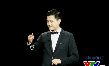 MC Trần Ngọc bảnh bao trên trường quay "Khám phá khoa học"