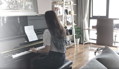 MC thời tiết Mai Ngọc trổ tài chơi piano cực ngọt