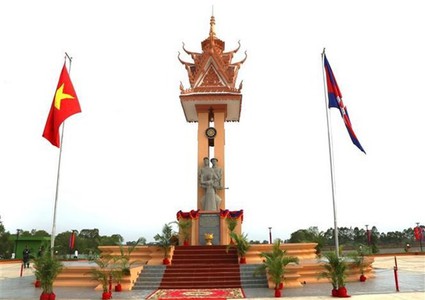 Vietnam - Cambodia Friendship Monument inaugurated in Svay Rieng