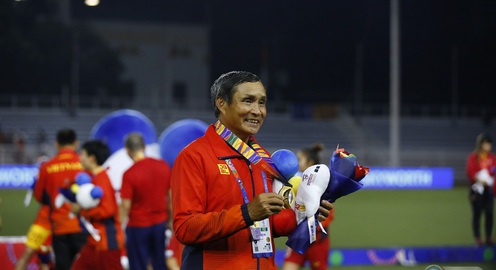 HLV Mai Đức Chung xúc động sau chức vô địch SEA Games lần thứ 6 của bóng đá  nữ Việt Nam