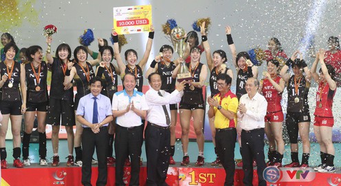 Chung kết và lễ bế mạc, trao giải VTV Cup Tôn Hoa Sen 2019: NEC Red Rockets (Nhật Bản) 3-1 (27/29, 25/17, 25/17, 25/16) ĐT Việt Nam