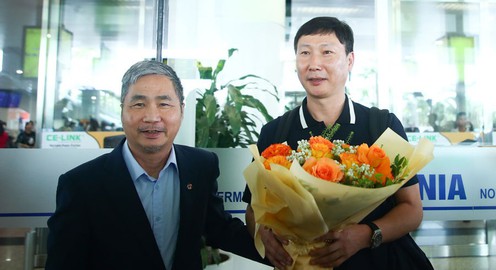 HLV Kim Sang Sik có mặt tại Hà Nội, bắt đầu hành trình cùng bóng đá Việt Nam