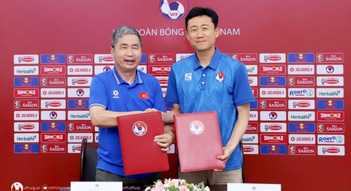 LĐBĐVN chính thức ký hợp đồng với trợ lý HLV trưởng Choi Won Kwon