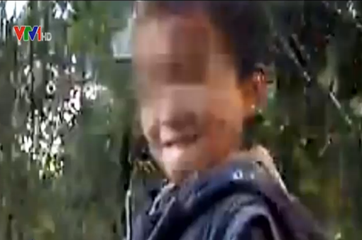 Bé trai 8 tuổi bị trục xuất khỏi làng vì nhiễm HIV
