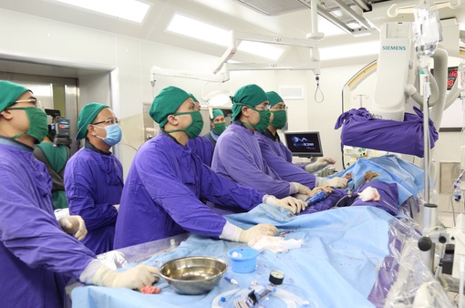 Lần đầu tiên triển khai thay van động mạch chủ qua da tại Quảng Ninh