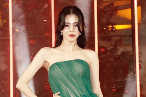 Han So Hee chiếm trọn spotlight khi tham dự lễ trao giải thời trang Anh