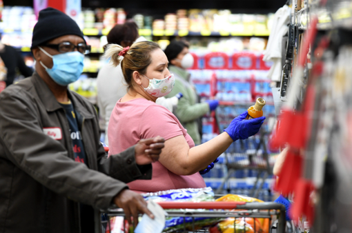 Người tiêu dùng Mỹ "chóng mặt" trong cơn bão giá