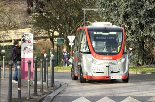 Italy thử nghiệm xe bus tự hành