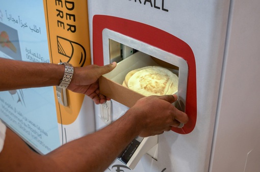 Máy phát bánh mì miễn phí ở Dubai, UAE