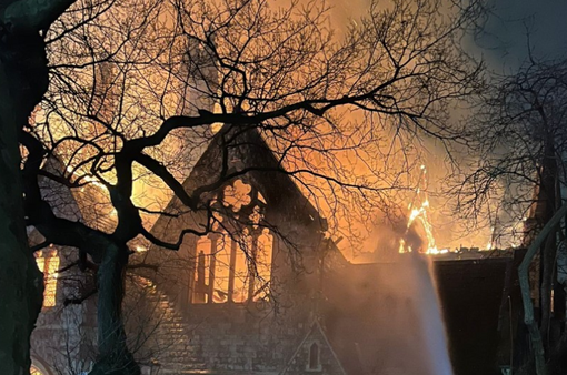 Hỏa hoạn thiêu rụi Vương cung Thánh đường St. Mark được xếp hạng di sản ở London