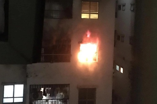 Cháy lớn ở chung cư Linh Đàm nghi do chập điện khi sạc điện thoại