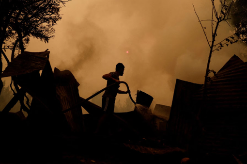 Chile: Lính cứu hỏa chiến đấu với hàng chục vụ cháy rừng, số người tử vong tăng lên 22
