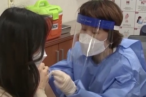 Hàn Quốc tiếp tục tiêm miễn phí vaccine ngừa COVID-19