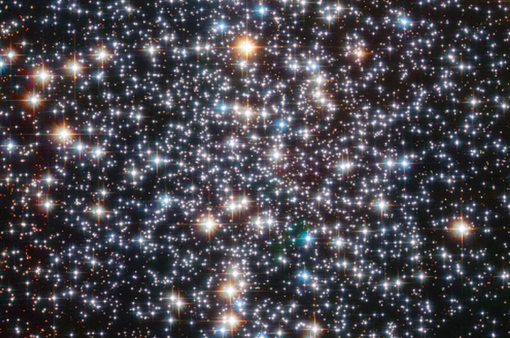 Kính viễn vọng Hubble phát hiện một loại hố đen chưa từng tồn tại