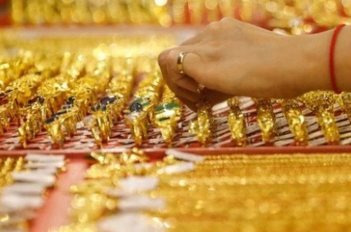 Giá vàng lại tăng mạnh, tiến sát mốc 82 triệu đồng/lượng