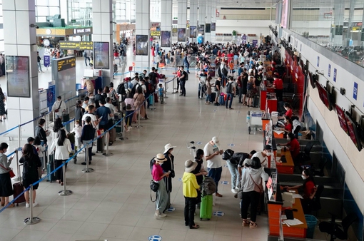 Lượng khách di chuyển nội địa sân bay Nội Bài tăng 20%