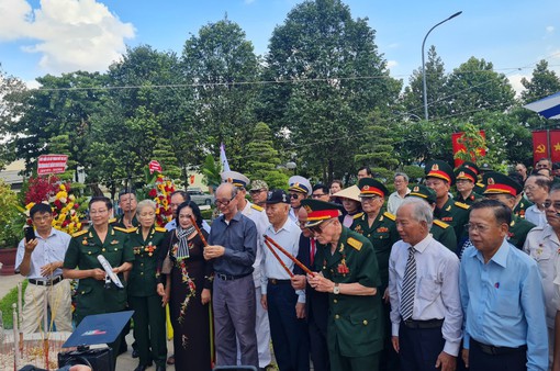 TP Hồ Chí Minh: Dâng hương tưởng nhớ các liệt sĩ hy sinh trong trận đánh cầu Rạch Chiếc