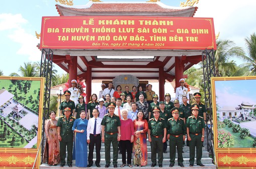 Khánh thành công trình Bia truyền thống Lực lượng vũ trang Sài Gòn - Gia Định tại Bến Tre