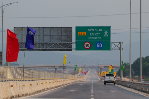Thông xe cao tốc Diễn Châu - Bãi Vọt, Hà Nội đi Vinh còn hơn 3 tiếng