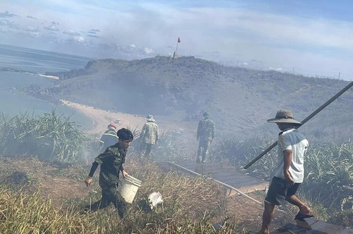Bình Thuận: Cháy rừng trên đảo Phú Quý