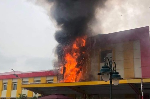 Kịp thời dập tắt đám cháy tại bệnh viện trẻ em Hải Phòng